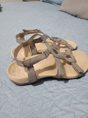 Vionic Wide Sandals